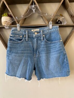 Madewell Curvy High Rise Denim Shorts. Size 25.